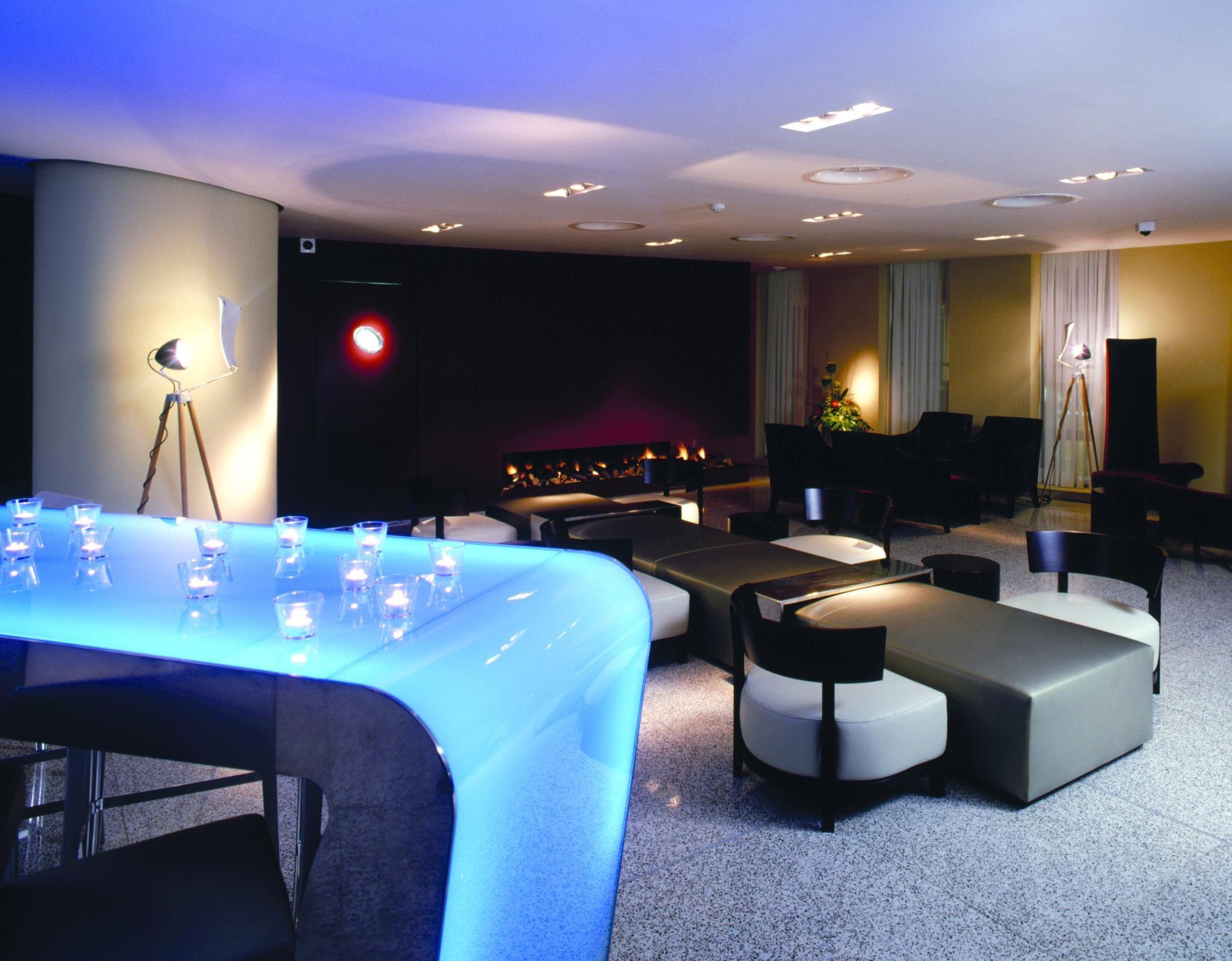 Park Plaza Отель