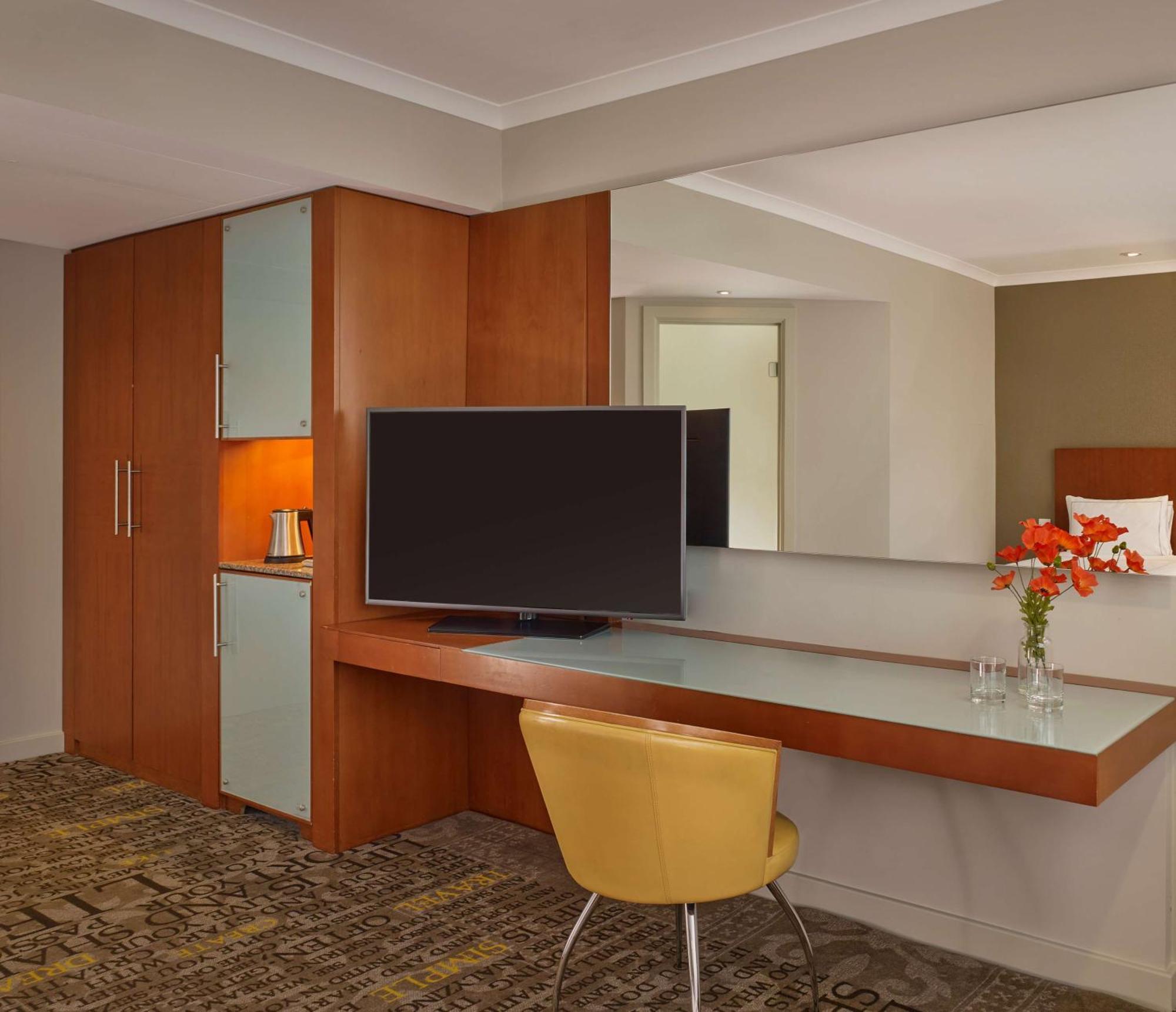 Отель Park Plaza 4*