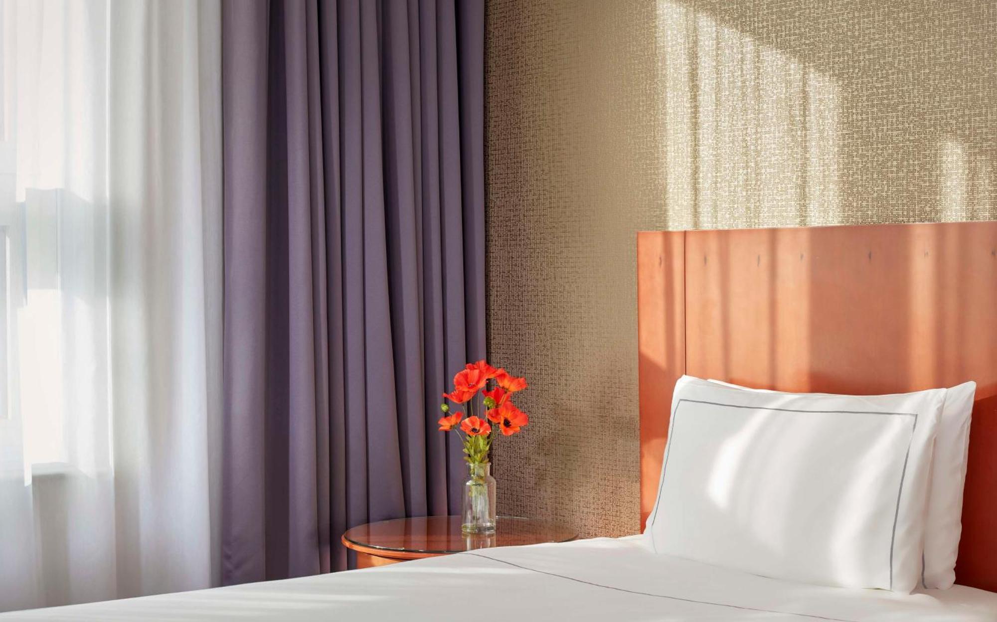 Park Plaza Отель